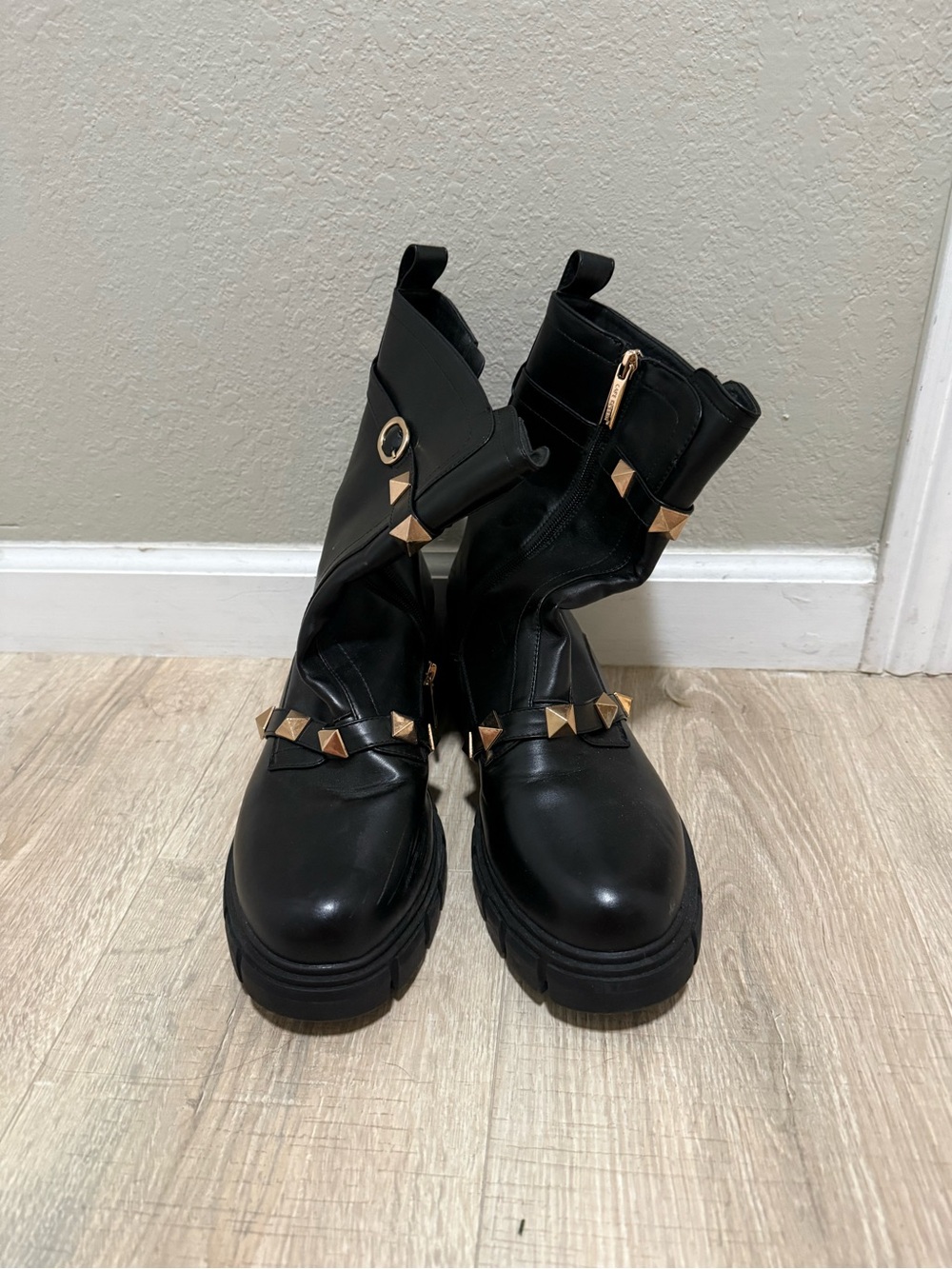 Cape Robbin Black Studded Combat Boots Size 10 Chunky Lug Sole - Picture 3 of 7